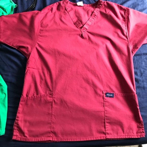 2 pocket Scrub Top - Picture 1 of 2